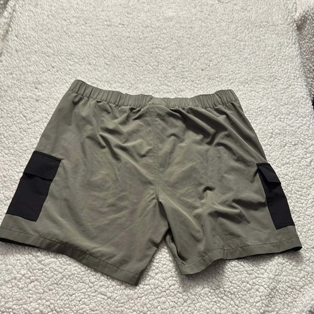 Casual Green and Black Cargo Shorts with Elastic Waist - Picture 4 of 4